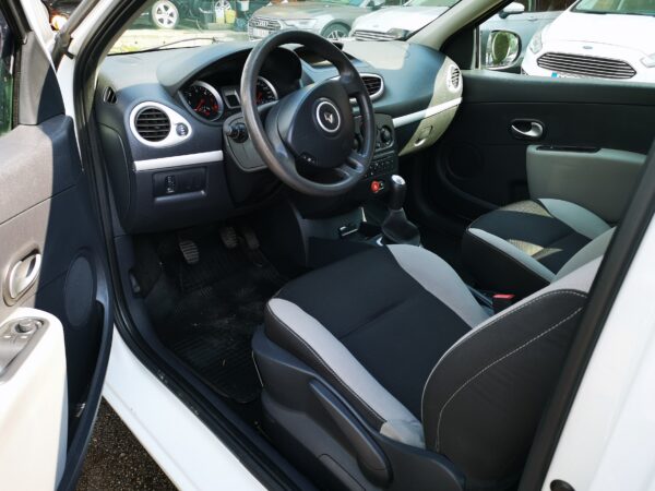 Renault Clio 1.5 dCi Expression - Image 6