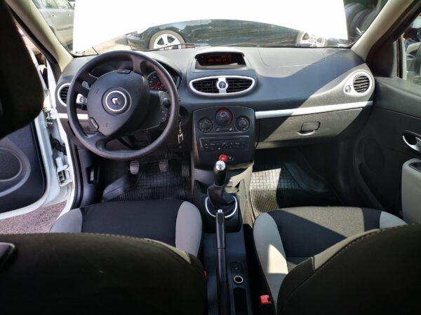 Renault Clio 1.5 dCi Expression - Image 4